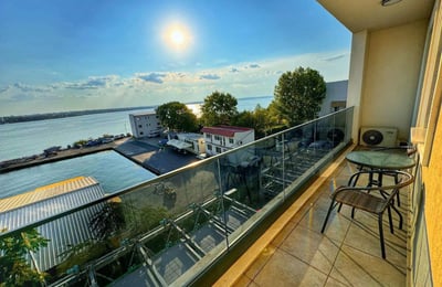 Аренда стильной 2-комнатной квартиры 65 м² в районе Mamaia, Констанца, Румыния